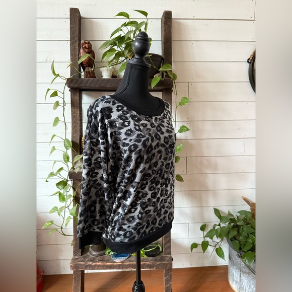 No Boundaries Black and Gray Leopard Print Sweater with Lace Back Detail - Picture 4 of 17
